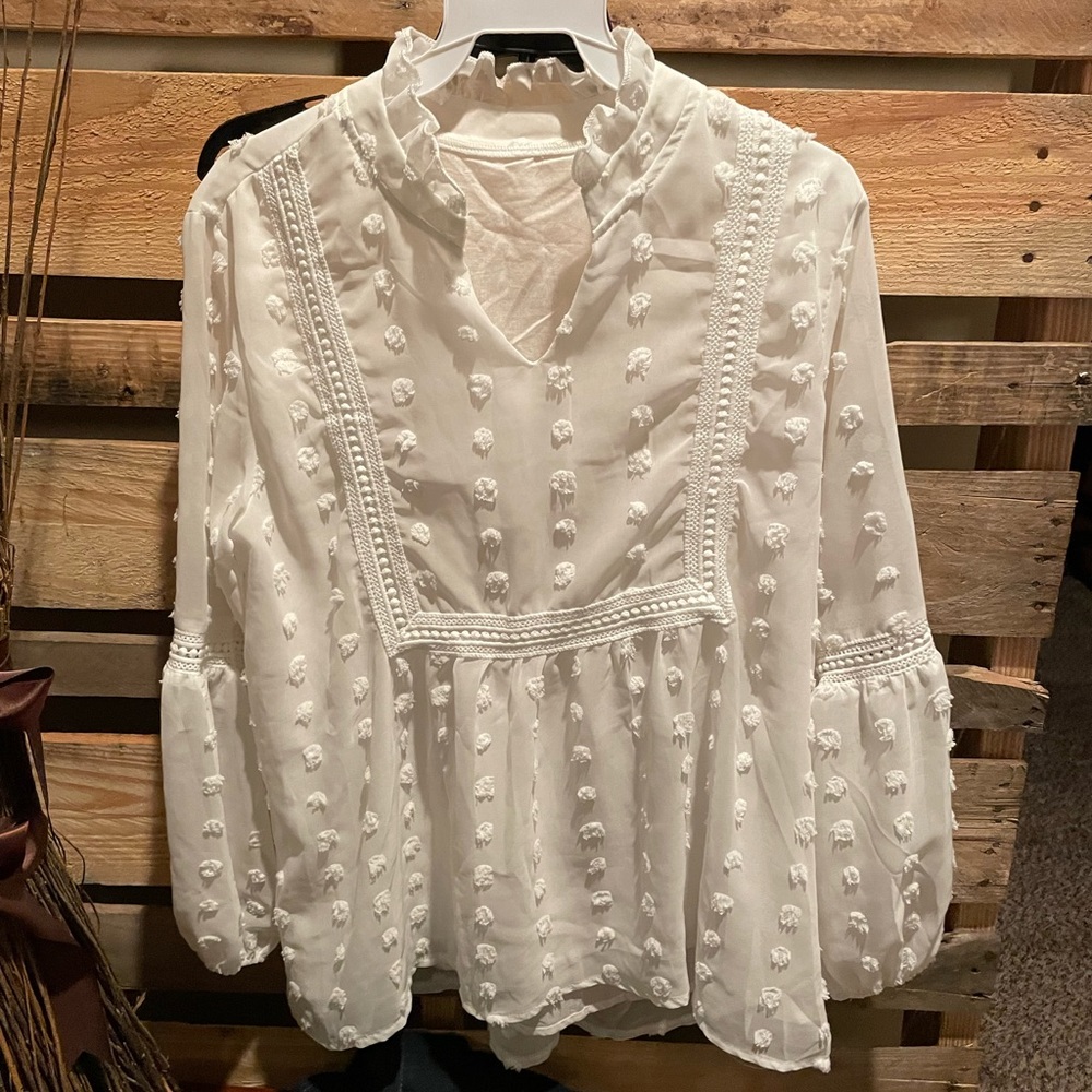 Boutique white blouse, NWT, size Medium, 3/4 sleeve